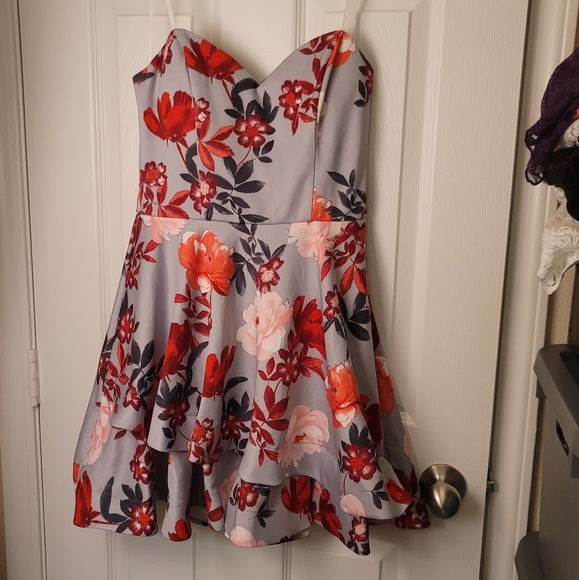🎀HOST PICK🎀 B. Darlin Strapless Mini Dress Size 11/12 Color Gray Pinks & Reds - Picture 2 of 11